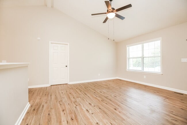 Photo - 300 Southlake Dr