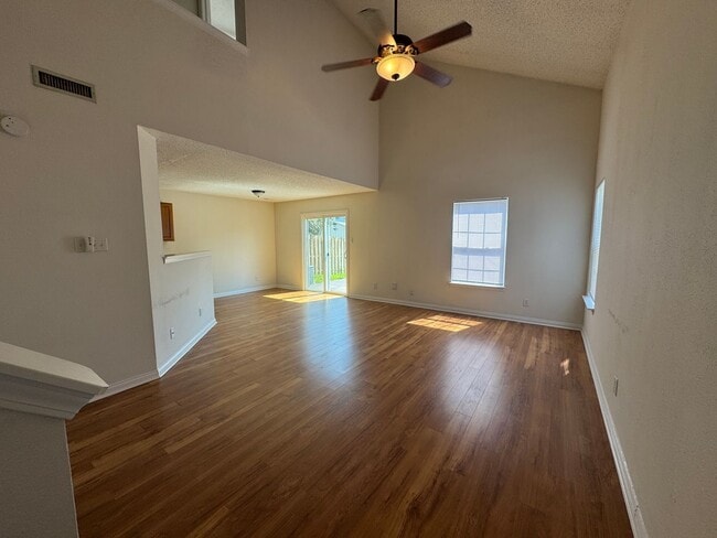Photo - 1209 Porchester Ln