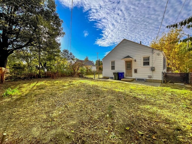 Photo - 1040 E Gates St