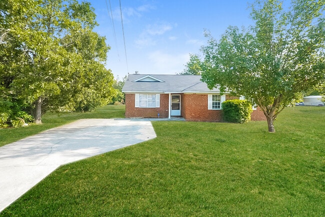Building Photo - 2218 Travis Rd Rental
