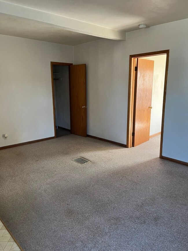 Photo - 320 S 17th St Unidad = 320 S 17th Street #2