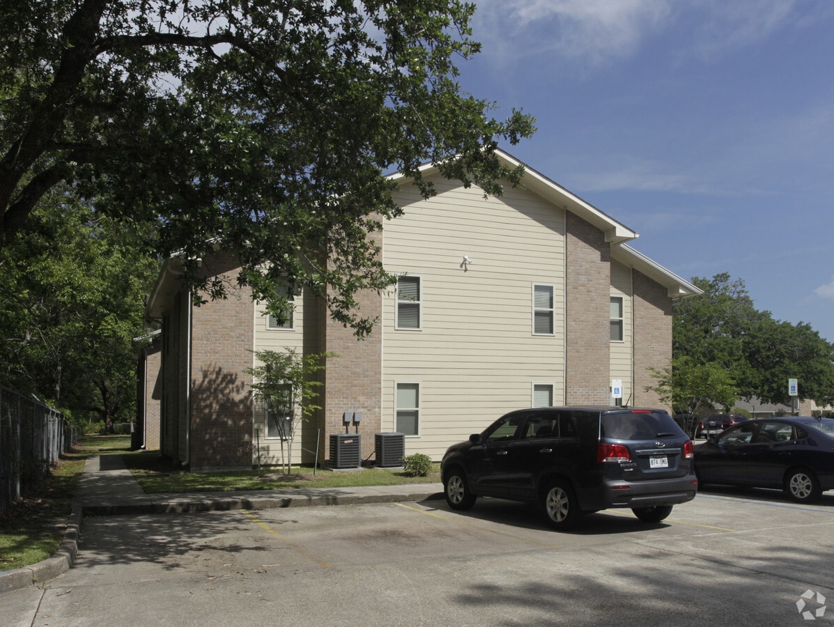 Stones Throw Apartments - Stones Throw Apartments