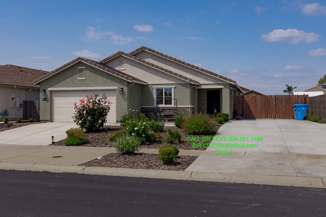 Photo - 1385 Deerwood St