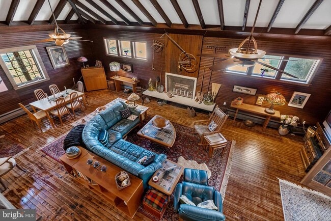 444 Shady Ln
