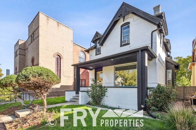 Photo - Stunning Victorian Home Near City Park