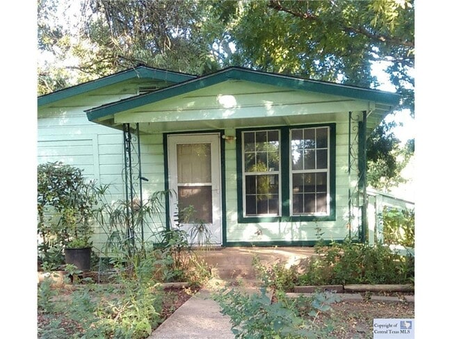 Building Photo - San Marcos Home Minutes From Downtown