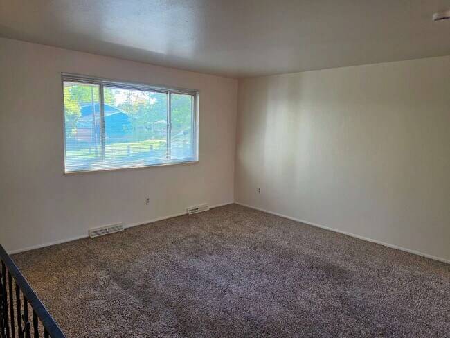 Photo - "Charming 3-Bed Retreat with Finished Basement & Cozy Fireplace in Aurora!"