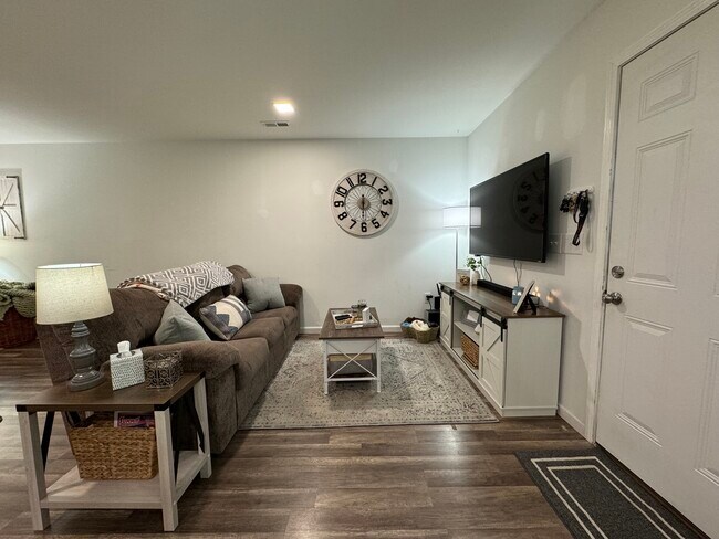 Photo - 1815 E Myrtle Ave Unit 2