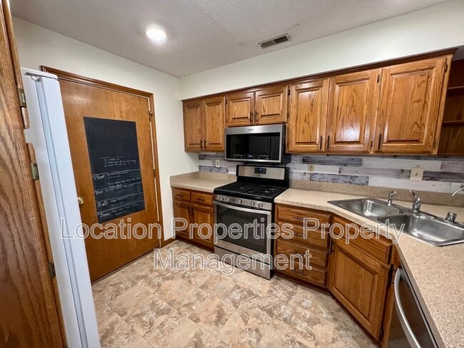 Photo - 2113 Atchison Ave