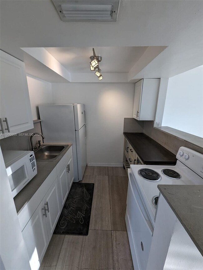 7360 SW 82nd St Unit E202