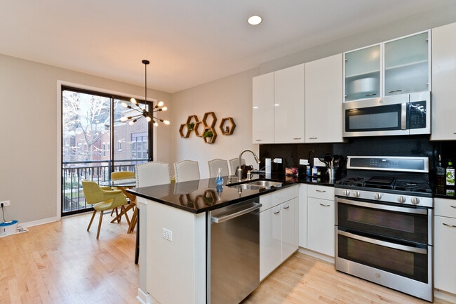 Photo - 434 W Elm St Unit 1