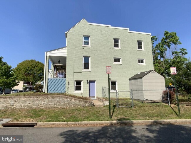 Photo - 1772 E St NE