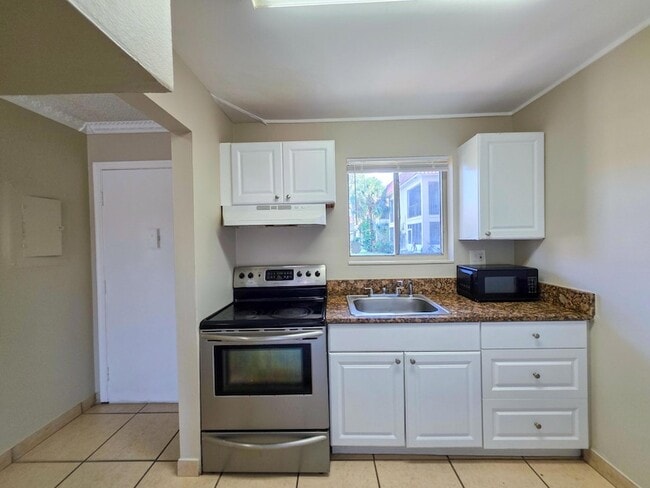 Building Photo - 6100 Forest Hill Blvd Unit 109