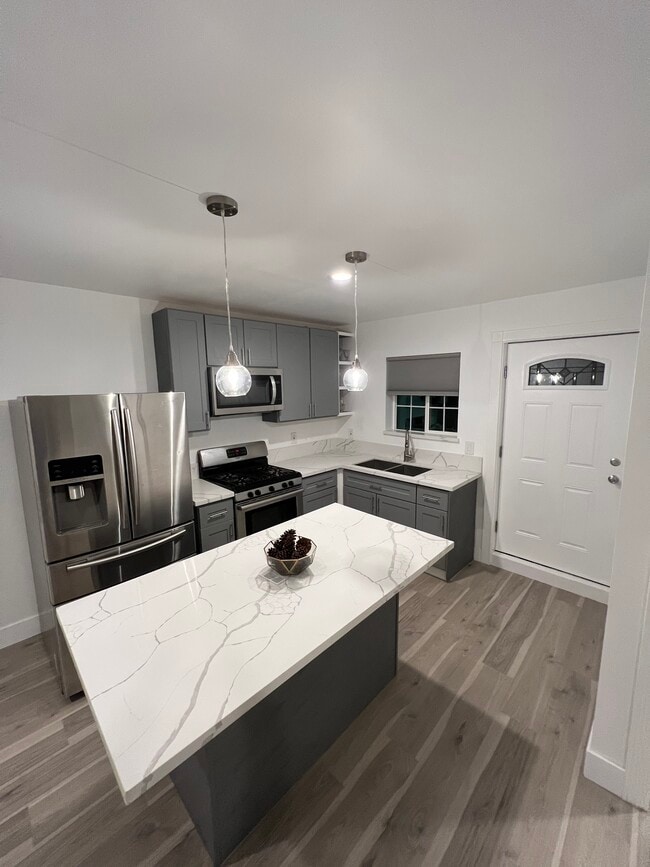 Photo - 413 N Macneil St Unidad Studio