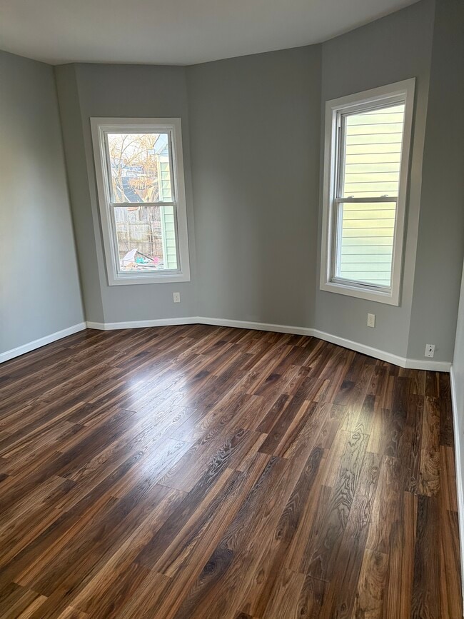 Building Photo - 230 N Maple Ave Unit 2nd floor