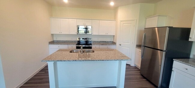 Photo - 14115 Donahue St