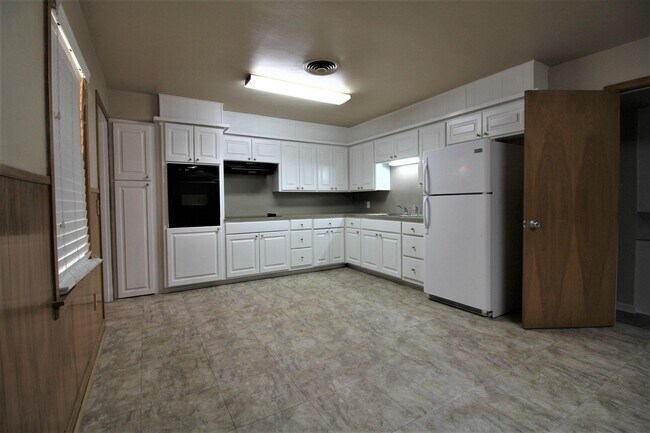 Photo - 2208 32nd St House