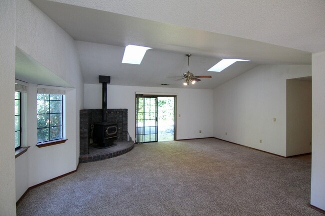 Photo - 3 Bedroom Home for Rent in Redding CA | Office, RV Parking, Fenced Yard & 2-Car Garage