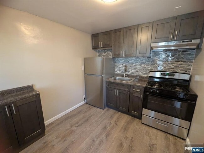 Photo - 715 Cedar Ln