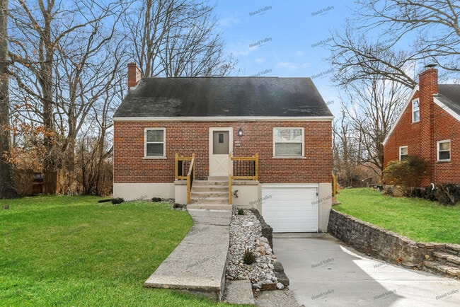 Building Photo - 2347 Golf Dr