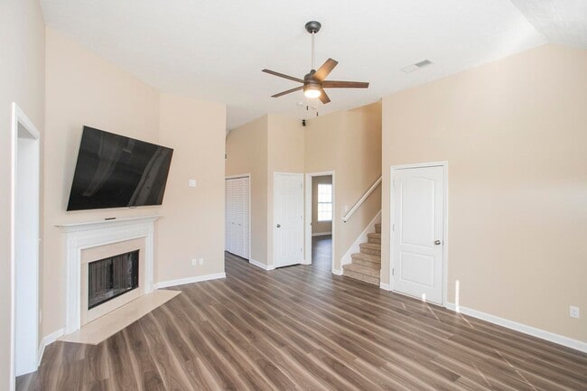 Photo - 3 Bed w/Bonus, Large Yard in Sought After Franklin Location!