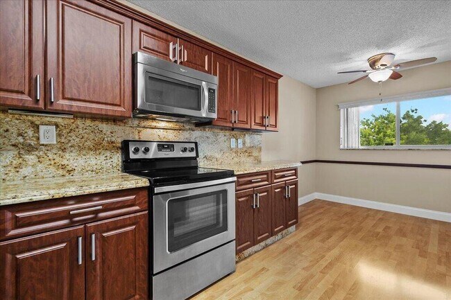 Photo - 4734 Lucerne Lakes Blvd E Unidad 302