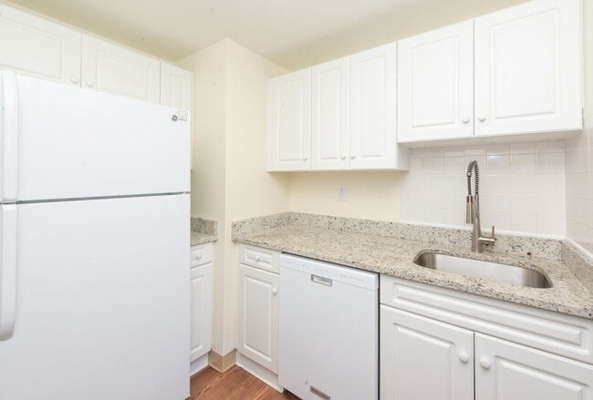 Photo - Lakewood Apartments