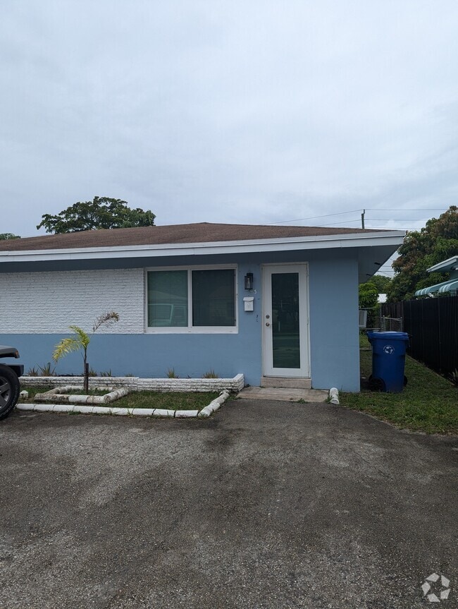 Building Photo - 1323 NW 3rd Ave Unit 1323 N W3 av Rental