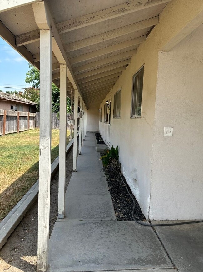 Building Photo - 514 W Iris Ave Unit 514 W. Iris Ave Apt A
