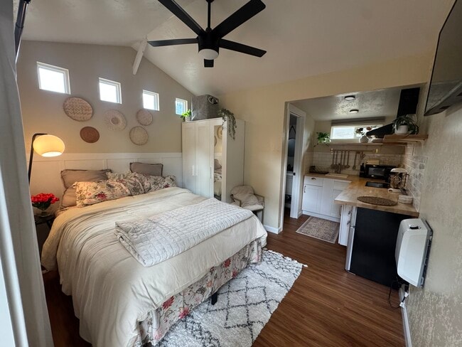 Photo - 104 16th St Unit Wine Country Studio