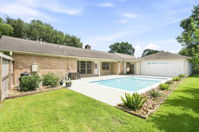 Photo - 1135 Trowbridge Dr