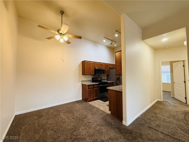 Building Photo - 2305 W Horizon Ridge Pkwy Unit 2221