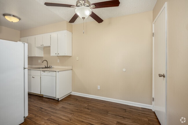 1BR, 1BA - 675SF - Dining Room