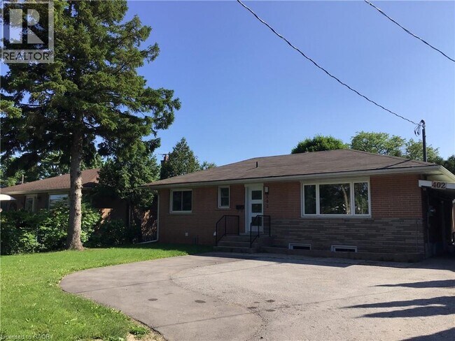 Photo - 402 THIRD Line