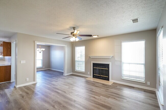 Photo - 3106 Creekview Ln