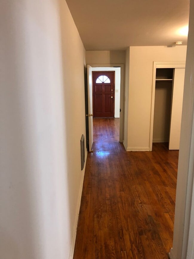 Building Photo - 1902 Shelby Ave Unit B