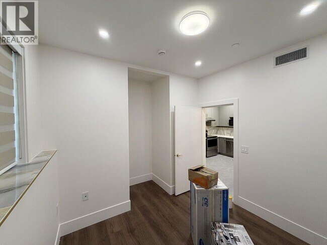Photo - 10XX E 62nd Ave