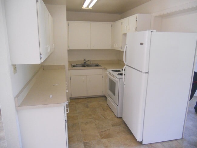 Photo - 922 Lewis Dr