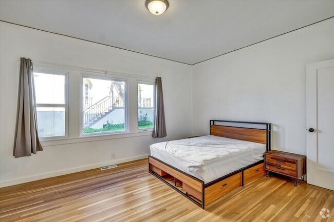 Building Photo - Furnished 3-Bedroom Apartment for 5 – Shar... Unit 3bedroom1bath