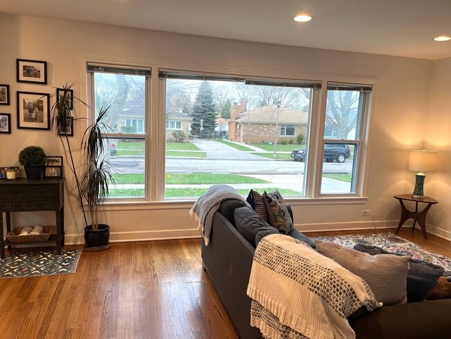 Photo - 8717 Karlov Ave