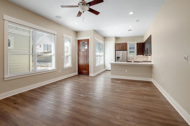 Photo - 1706 Cedar Bend Dr Unit A