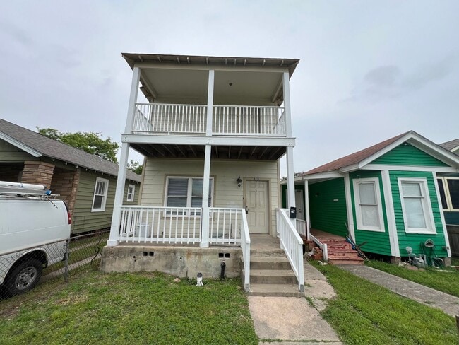 Building Photo - 4 bedroom 2 and a half bathroom single fam... Rental