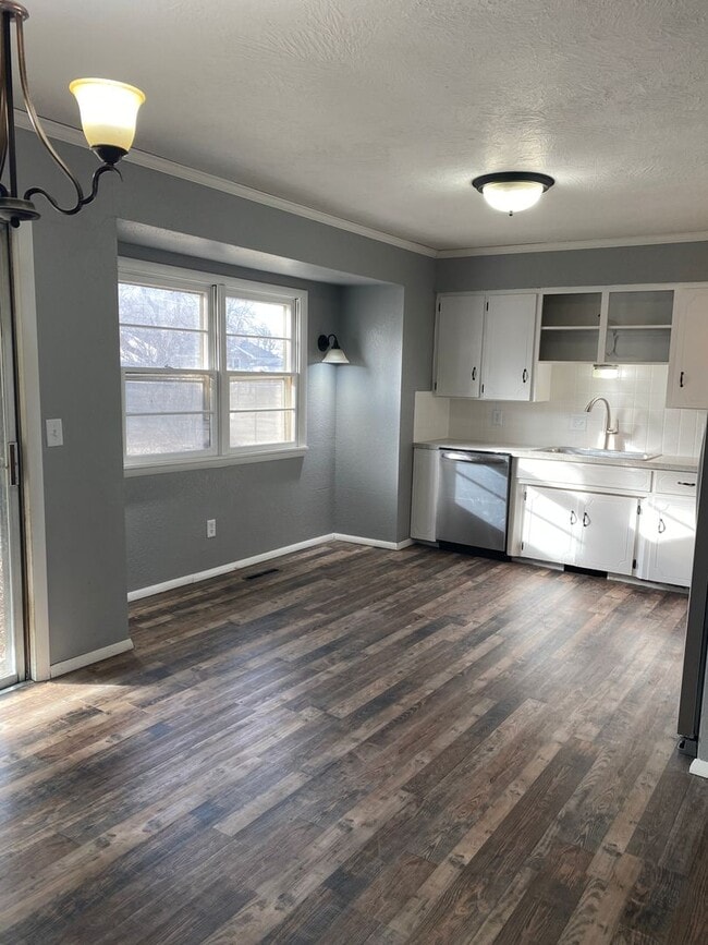 Photo - 3 bedroom/1.5 bathroom house/2 car garage