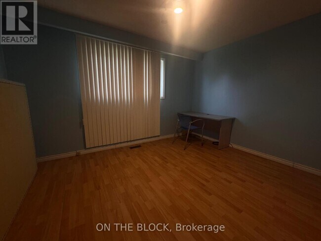 Photo - 33 Harrington Crescent