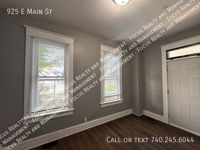 Photo - 925 E Main St