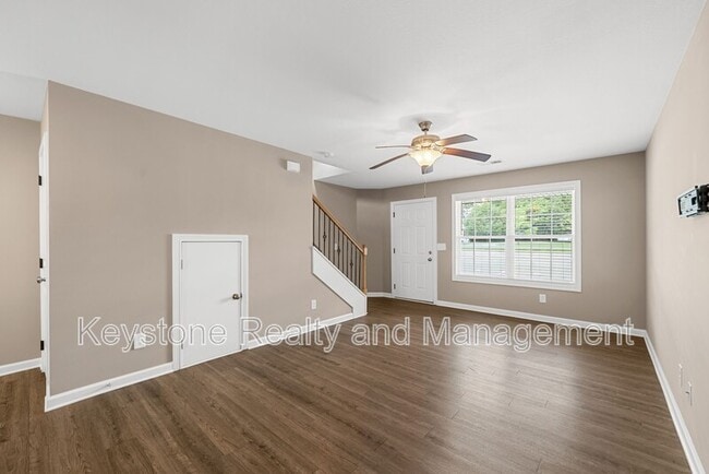 Photo - 301 Landrum Pl