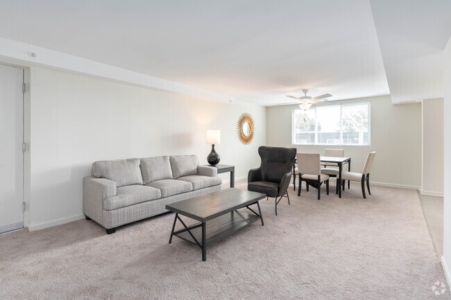 3BR 2BA 1598SF