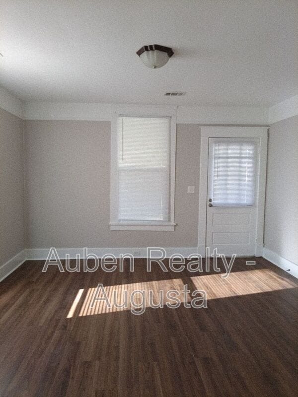 Photo - 2009 Starnes St