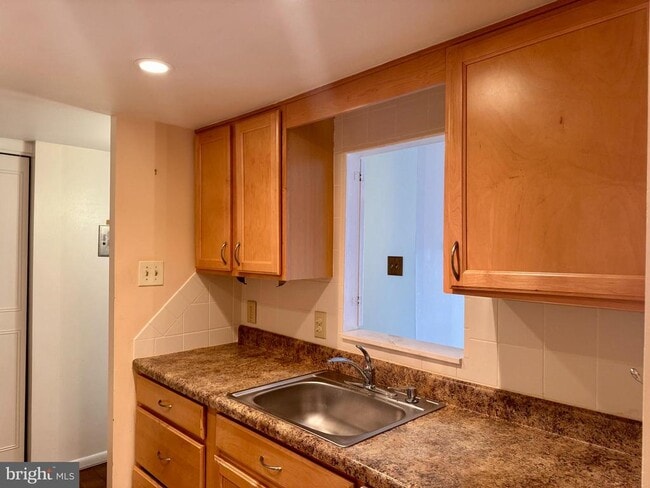 Building Photo - 100 West Ave Unit 604W