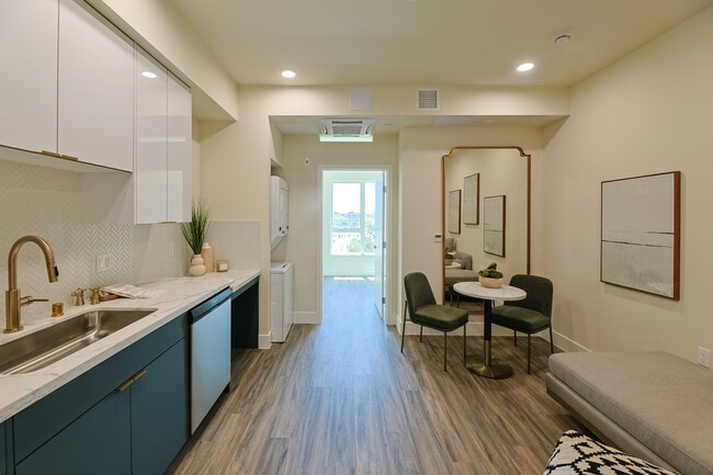 Photo - Orion 1037 Dewey